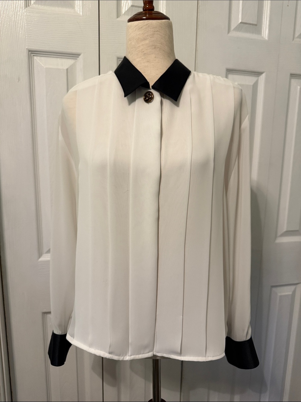 Vintage JH Collectibles White Blouse with Black Collar and Cuffs Sz 14